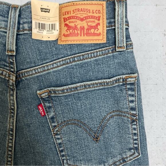NWT Levi's Women's Jeans High-Rise Wedgie Straight Cropped Raw Edge Hem Size 26 - Picture 12 of 15